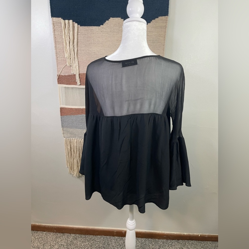 Bailey 44 Revolve Black Bell Sleeves V Neck Flowy Sheer 100% Silk Blouse S - Picture 4 of 8
